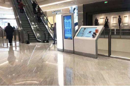 在選擇廣告機(jī)廠家的時(shí)候需要留心的地方有哪些？